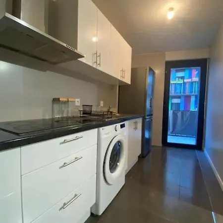 Avec Balcon Proche De Paris Apartman